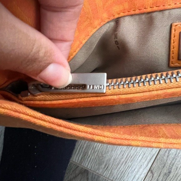 Fendi Orange baguette shoulder bag - Picture 11 of 16